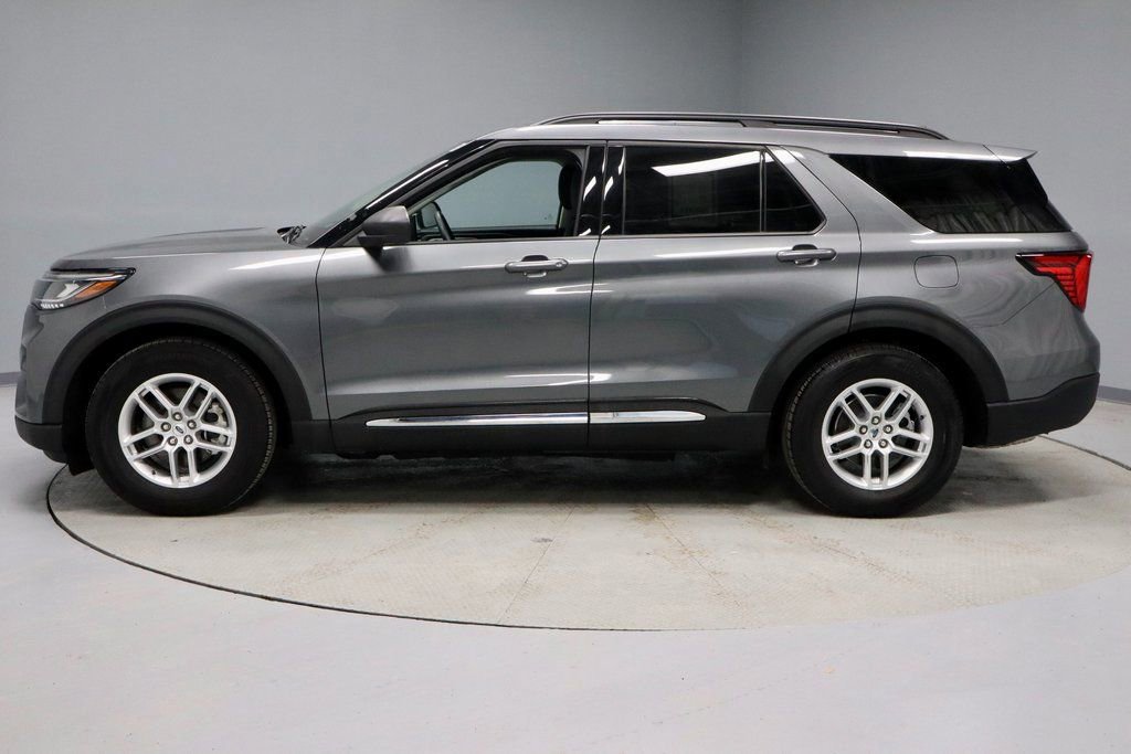 Certified 2025 Ford Explorer Active image 2