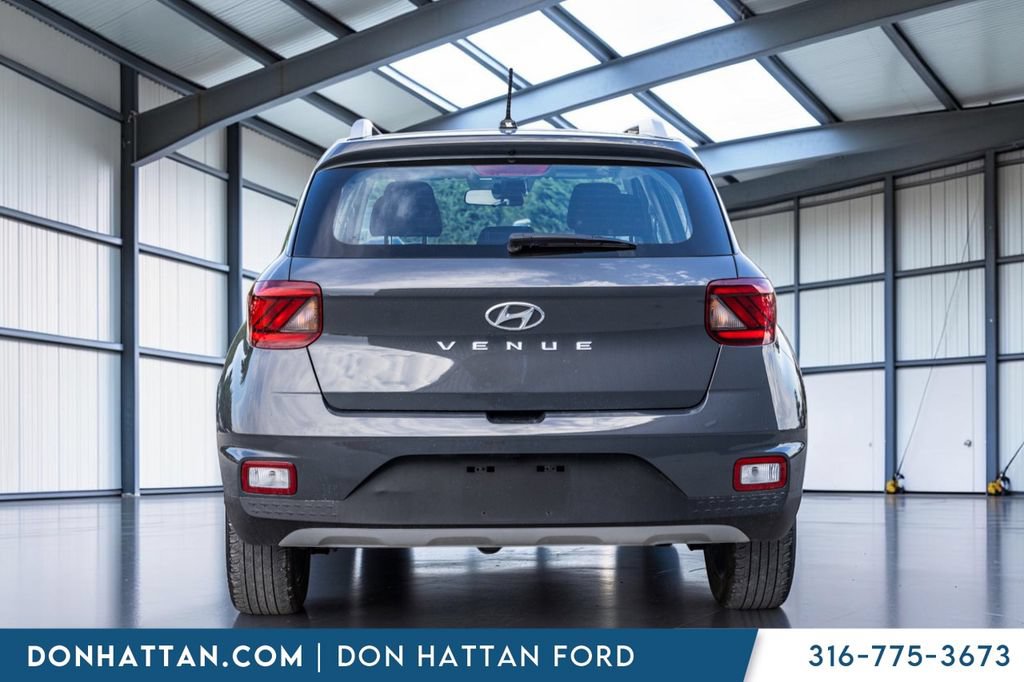 Used 2025 Hyundai Venue SEL FWD image 25