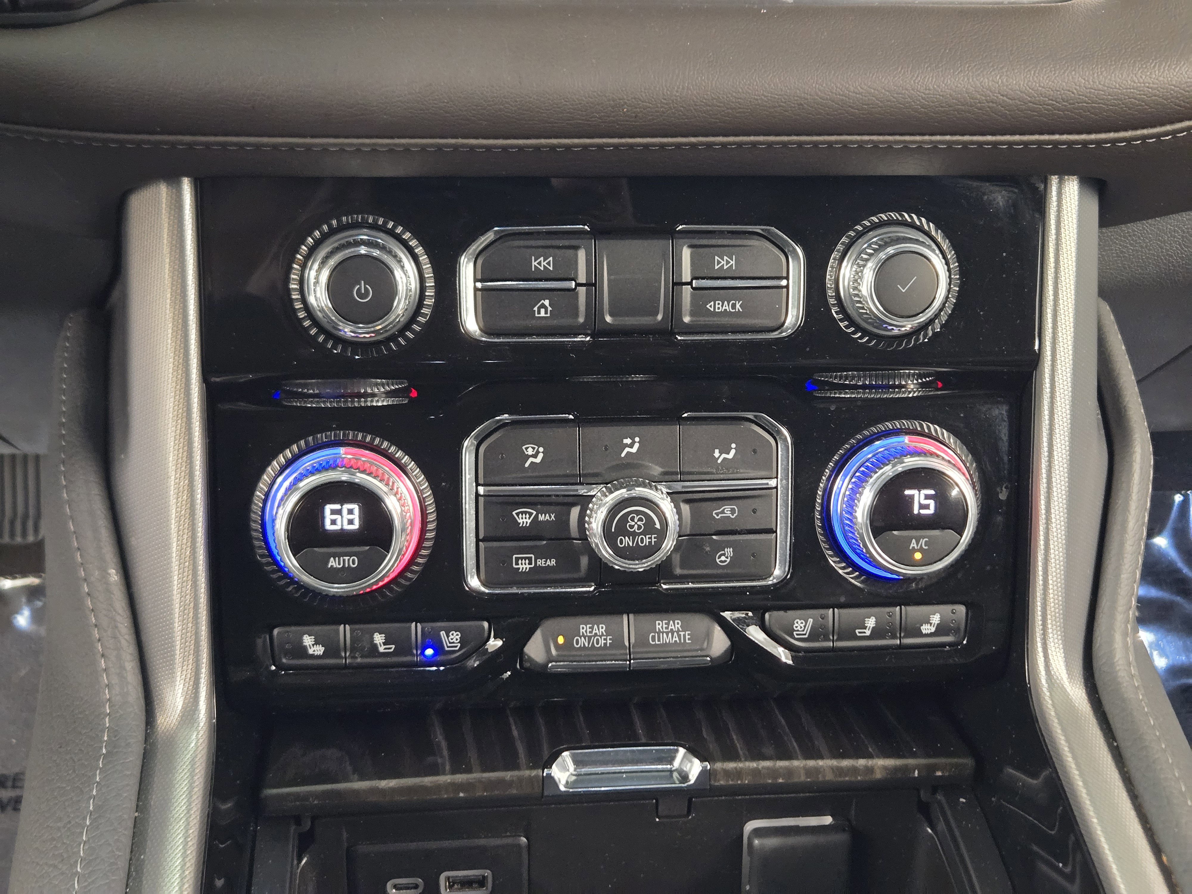 Used 2023 GMC Yukon XL Denali w/ Advanced Technology Package image 18