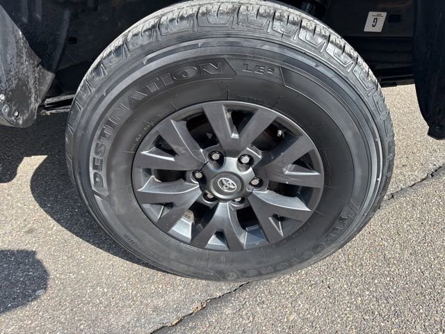 Used 2023 Toyota Tacoma SR5 AWD/4WD image 11