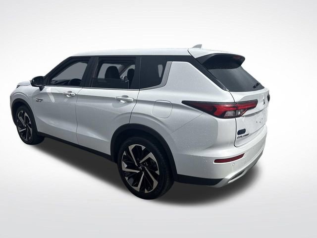 Used 2024 Mitsubishi Outlander 4WD Plug-In Hybrid image 3