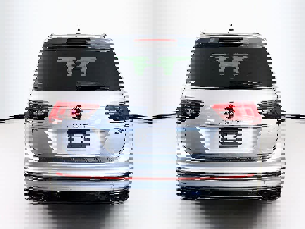Used 2023 Volkswagen Tiguan SE R-Line image 5