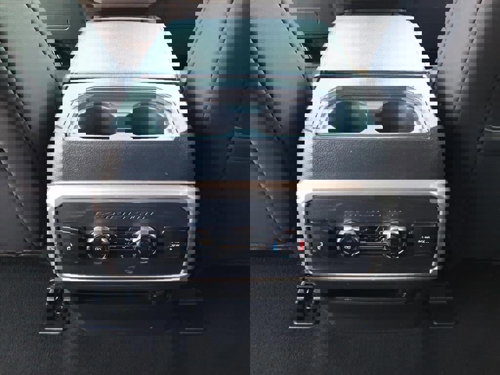 Certified 2024 Ford Expedition XLT image 9