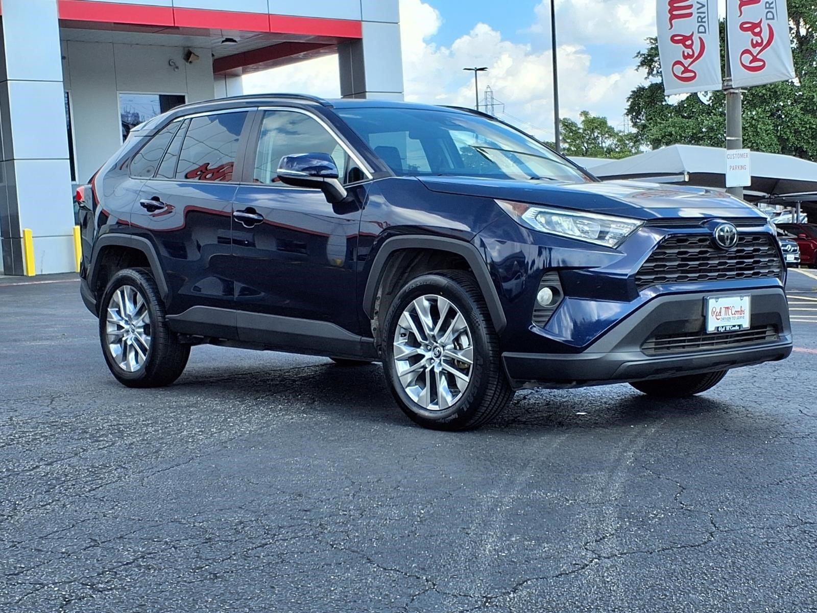 Used 2020 Toyota RAV4 XLE Premium FWD image 4