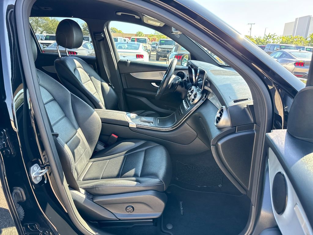 Used 2020 Mercedes-Benz GLC 300 image 23
