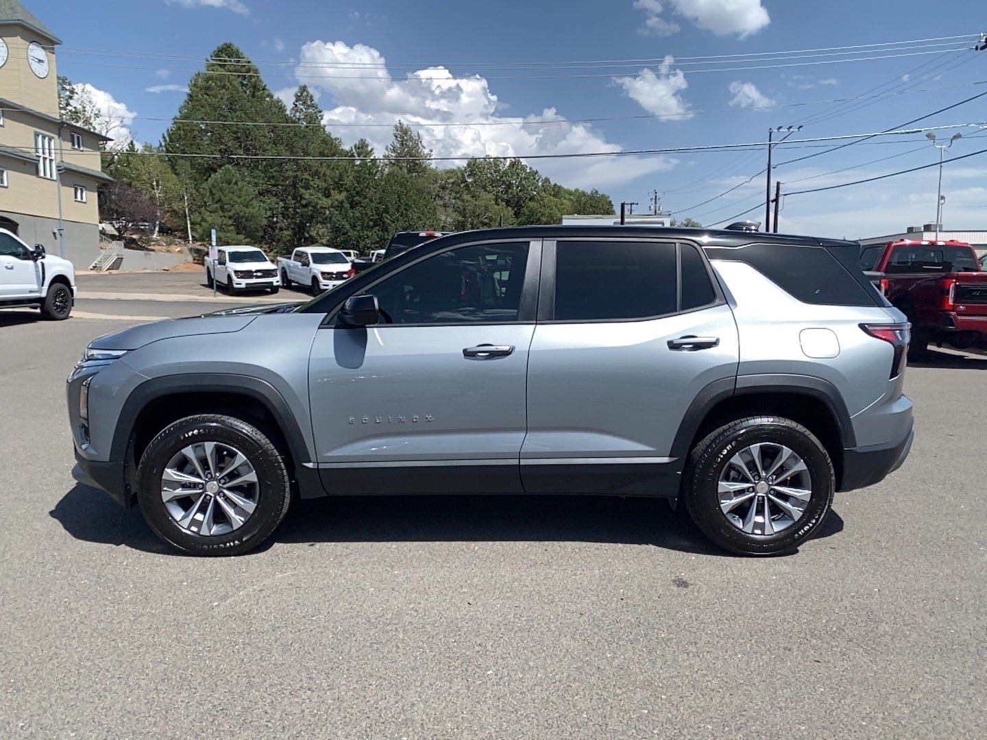 Used 2026 Chevrolet Equinox LT w/ Safety and Technology Package FWD image 8