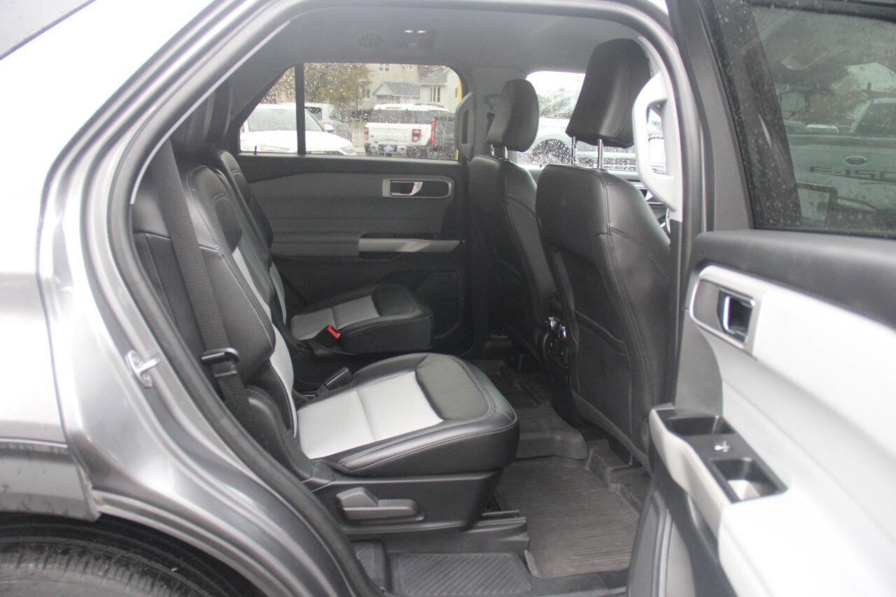 Certified 2022 Ford Explorer XLT w/ Equipment Group 202A image 13