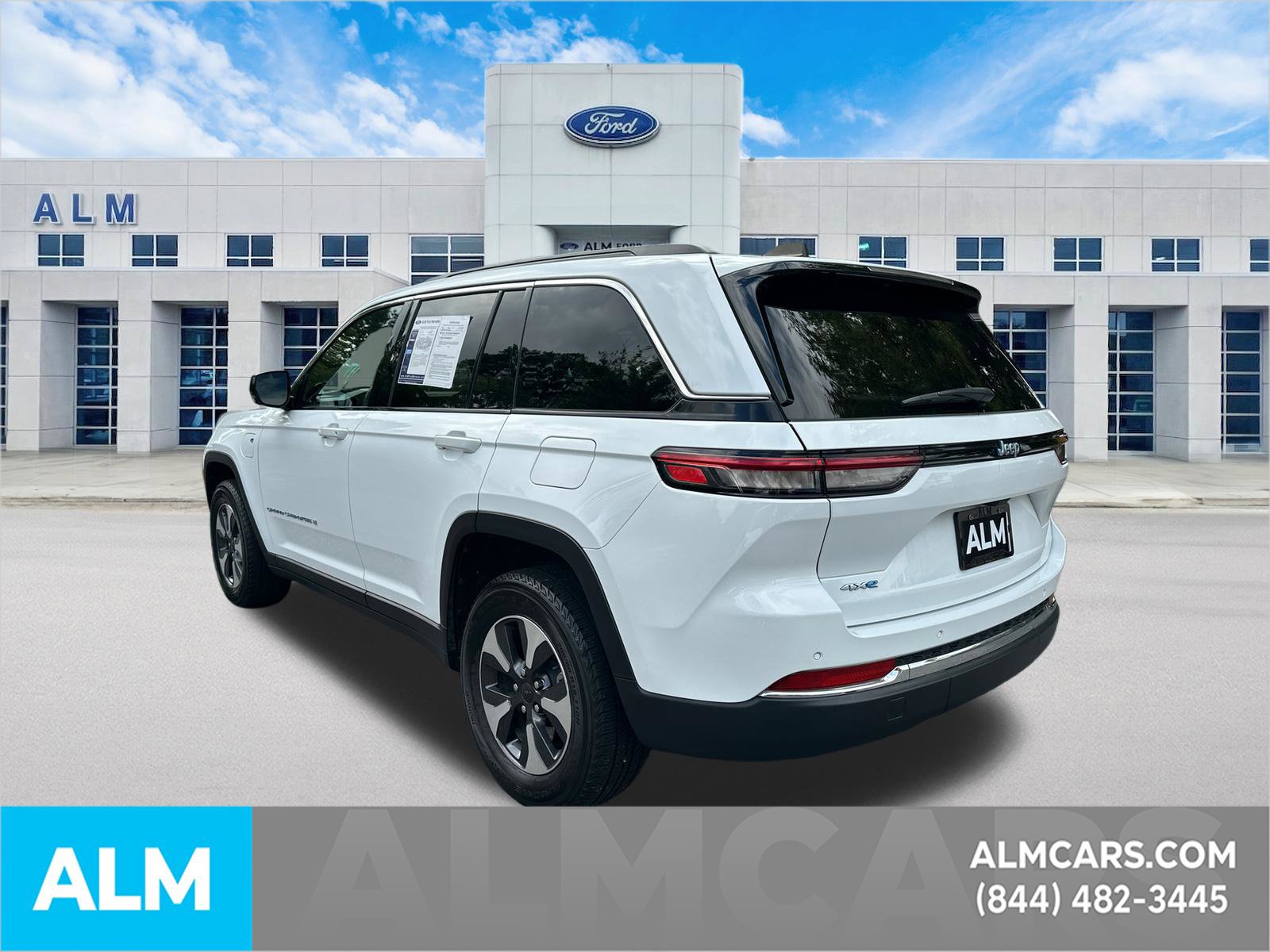Used 2024 Jeep Grand Cherokee Limited 4xe AWD/4WD image 8