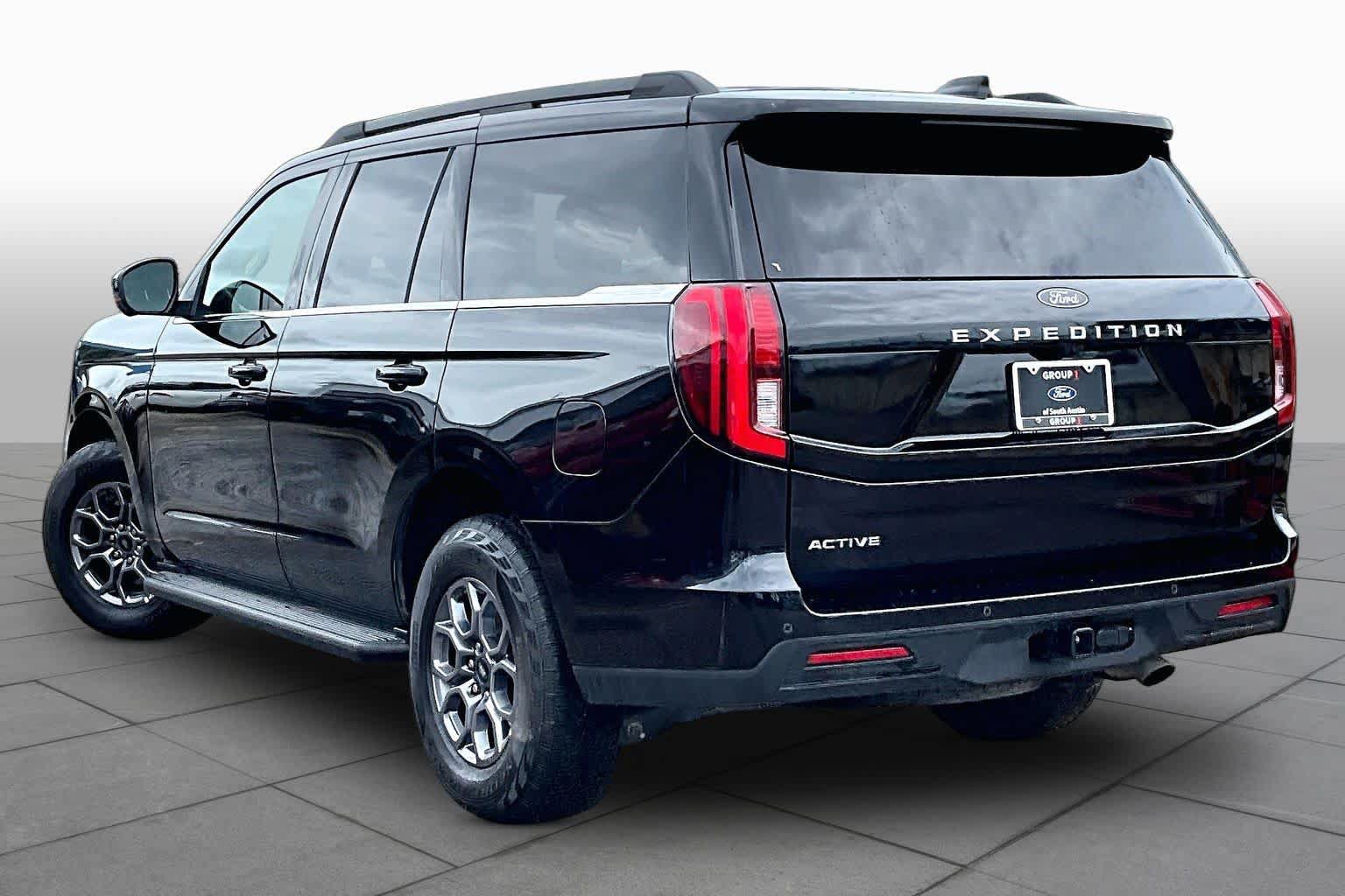 Certified 2025 Ford Expedition Active AWD/4WD image 6
