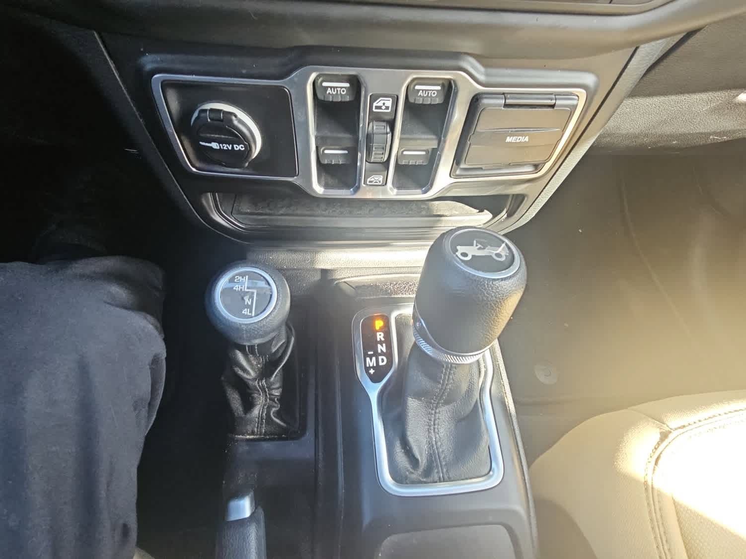 Used 2018 Jeep Wrangler Unlimited Sport S AWD/4WD image 18