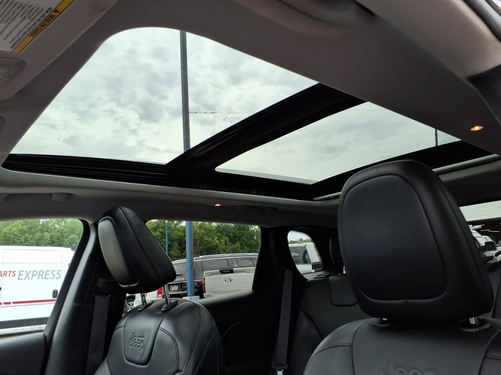 Used 2020 Jeep Cherokee Limited AWD/4WD image 16