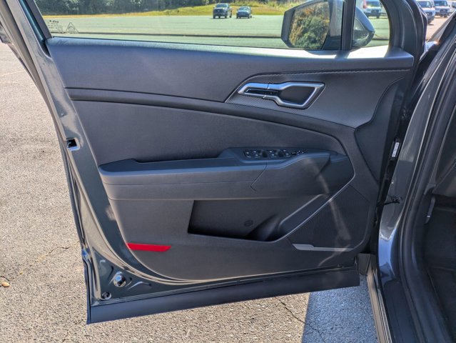 Used 2025 Kia Sportage LX image 12