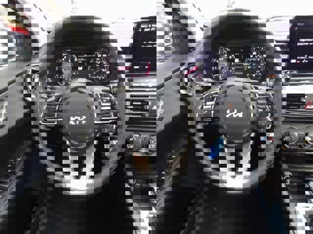 Used 2023 Kia Forte LXS image 11