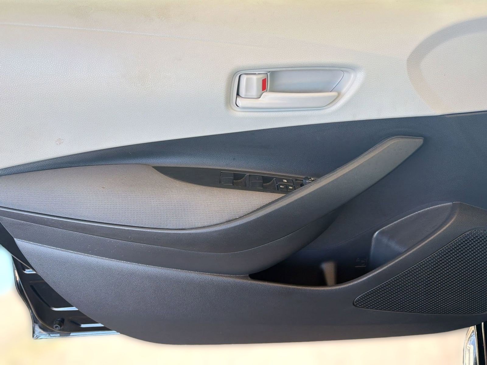 Used 2025 Toyota Corolla LE FWD image 20