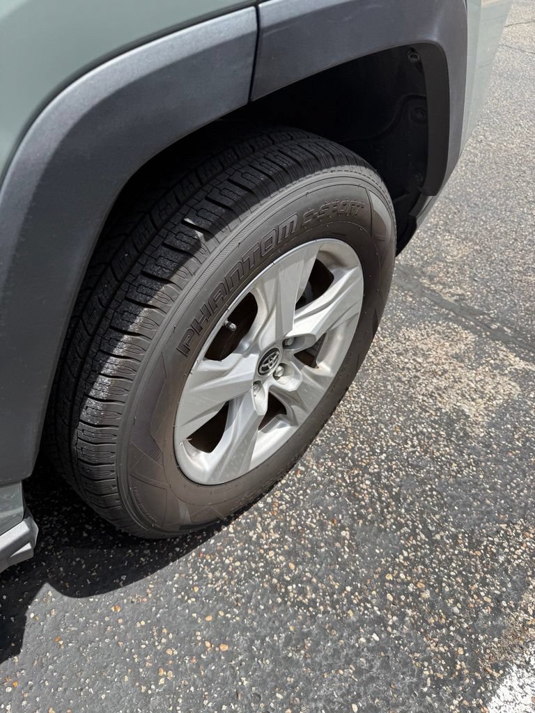 Used 2019 Toyota RAV4 XLE w/ Convenience Package FWD image 8