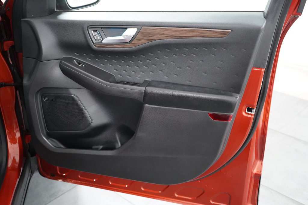 Certified 2020 Ford Escape Titanium AWD/4WD image 33