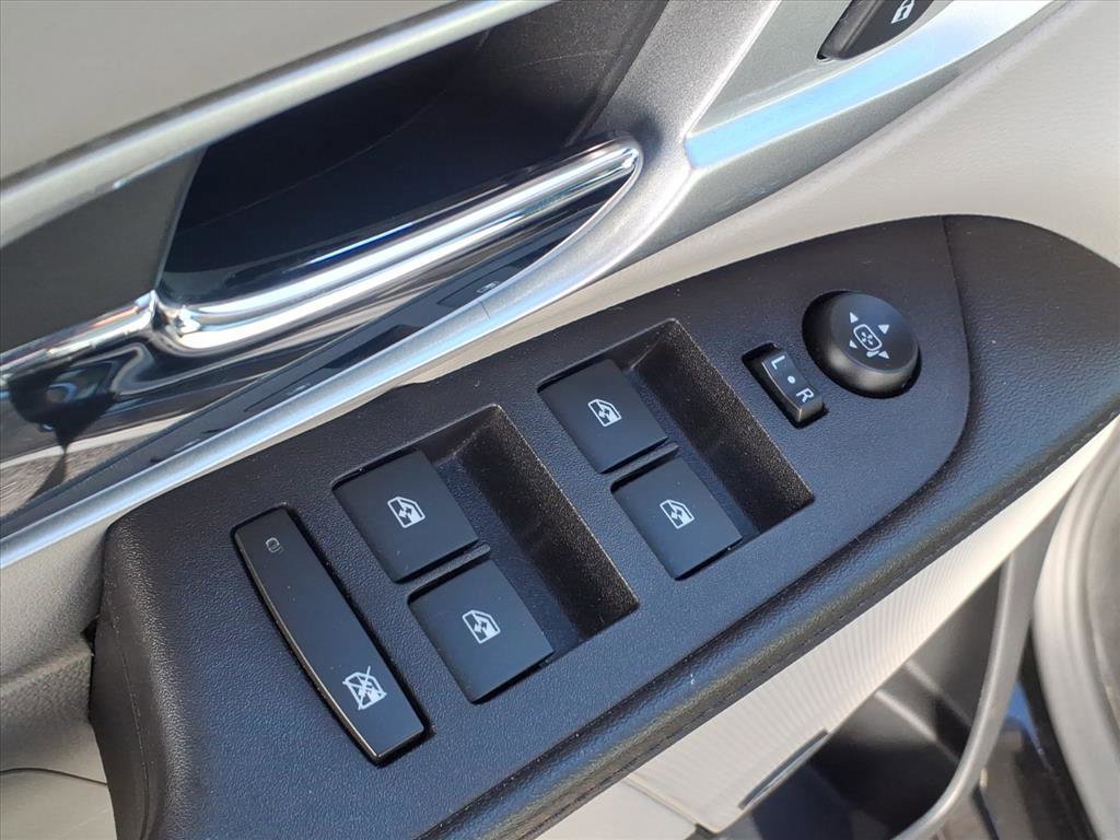 Used 2017 GMC Terrain SLT image 17