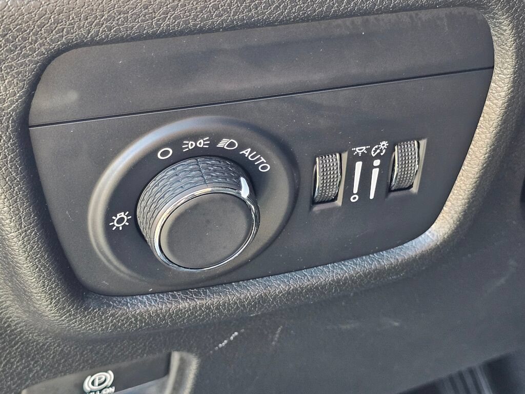 Used 2024 Jeep Grand Cherokee Altitude AWD/4WD image 19