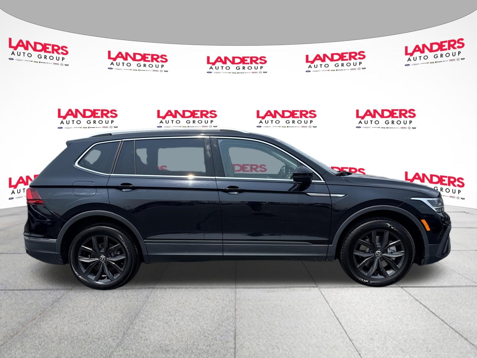 Used 2024 Volkswagen Tiguan SE FWD image 2