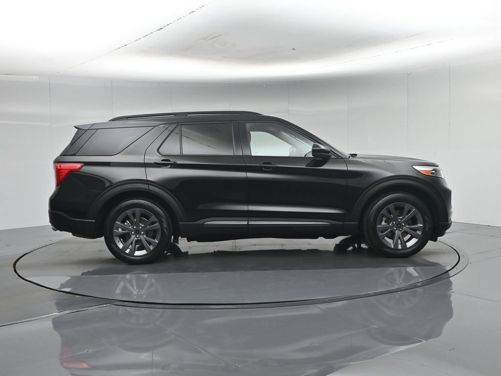 Certified 2023 Ford Explorer XLT w/ Equipment Group 202A RWD image 28