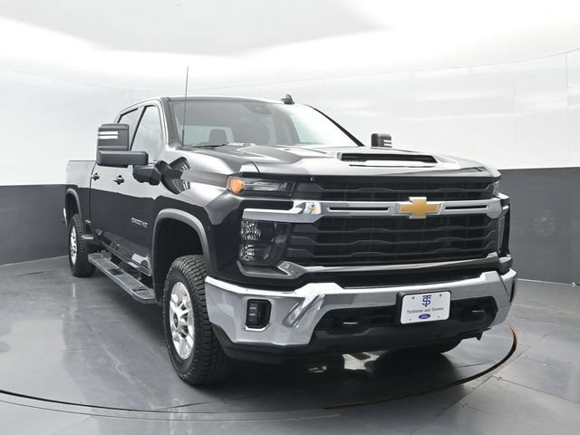 Used 2025 Chevrolet Silverado 2500 LT w/ Convenience Package AWD/4WD image 2