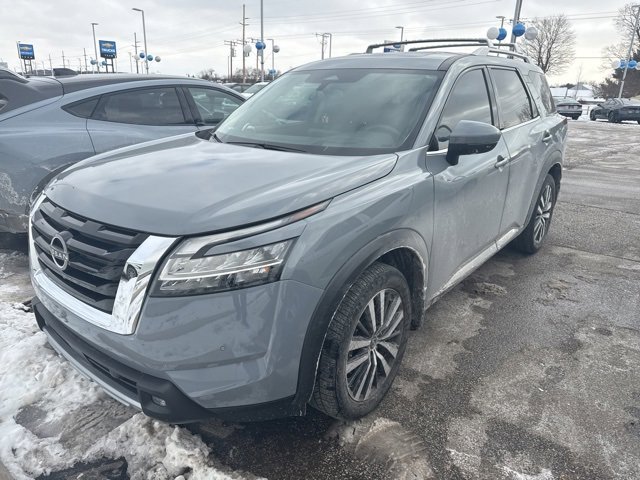 Used 2022 Nissan Pathfinder Platinum image 1