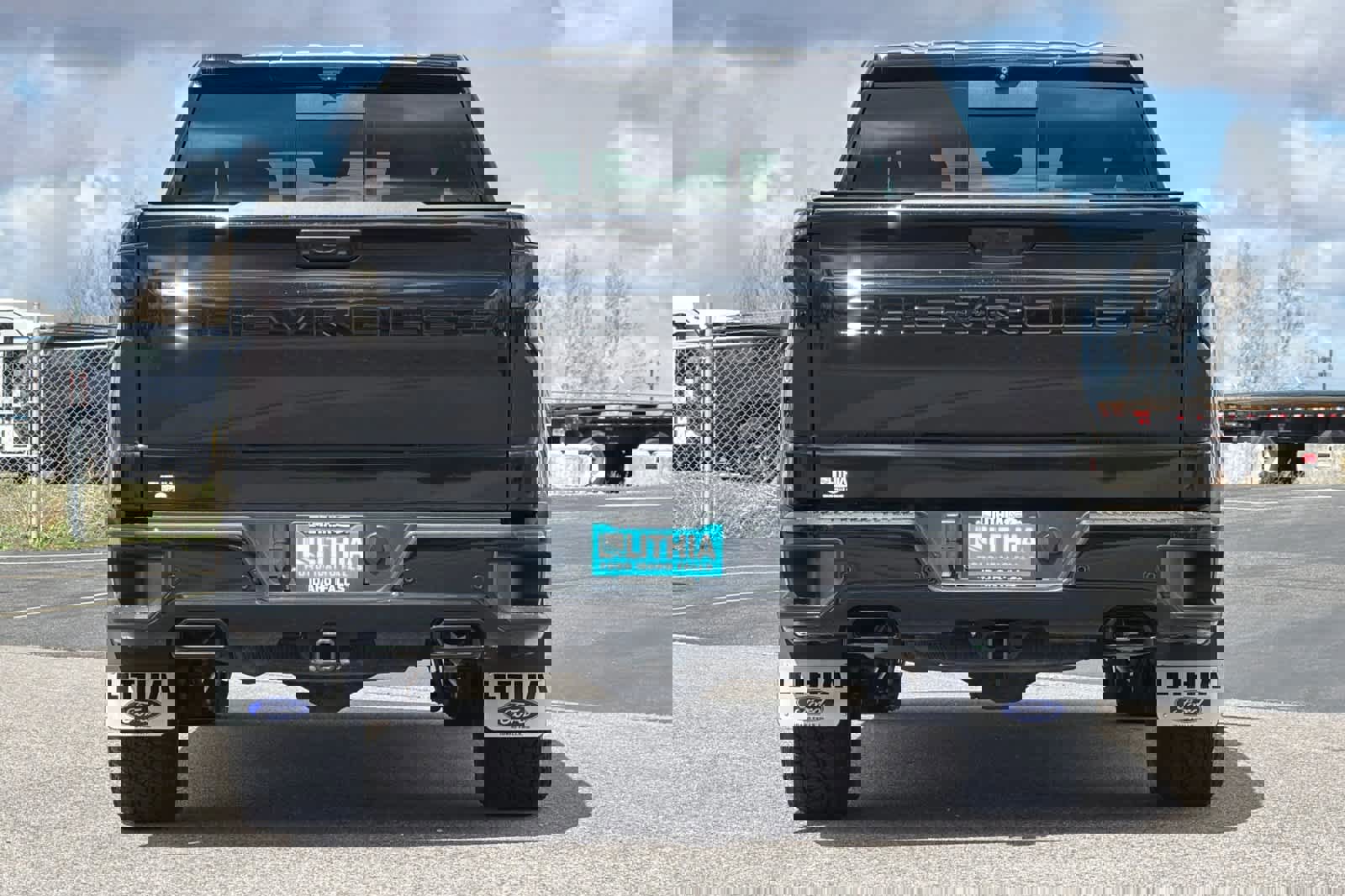 Used 2023 Chevrolet Silverado 1500 High Country w/ Technology Package image 4