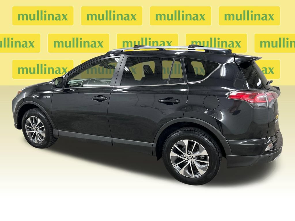 Used 2018 Toyota RAV4 XLE AWD/4WD image 12