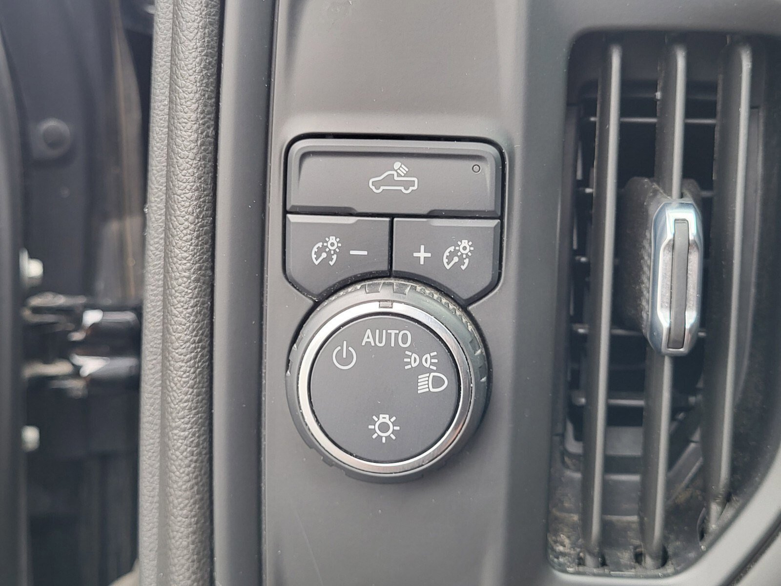 Used 2023 Chevrolet Silverado 1500 Custom w/ Rally Edition image 19