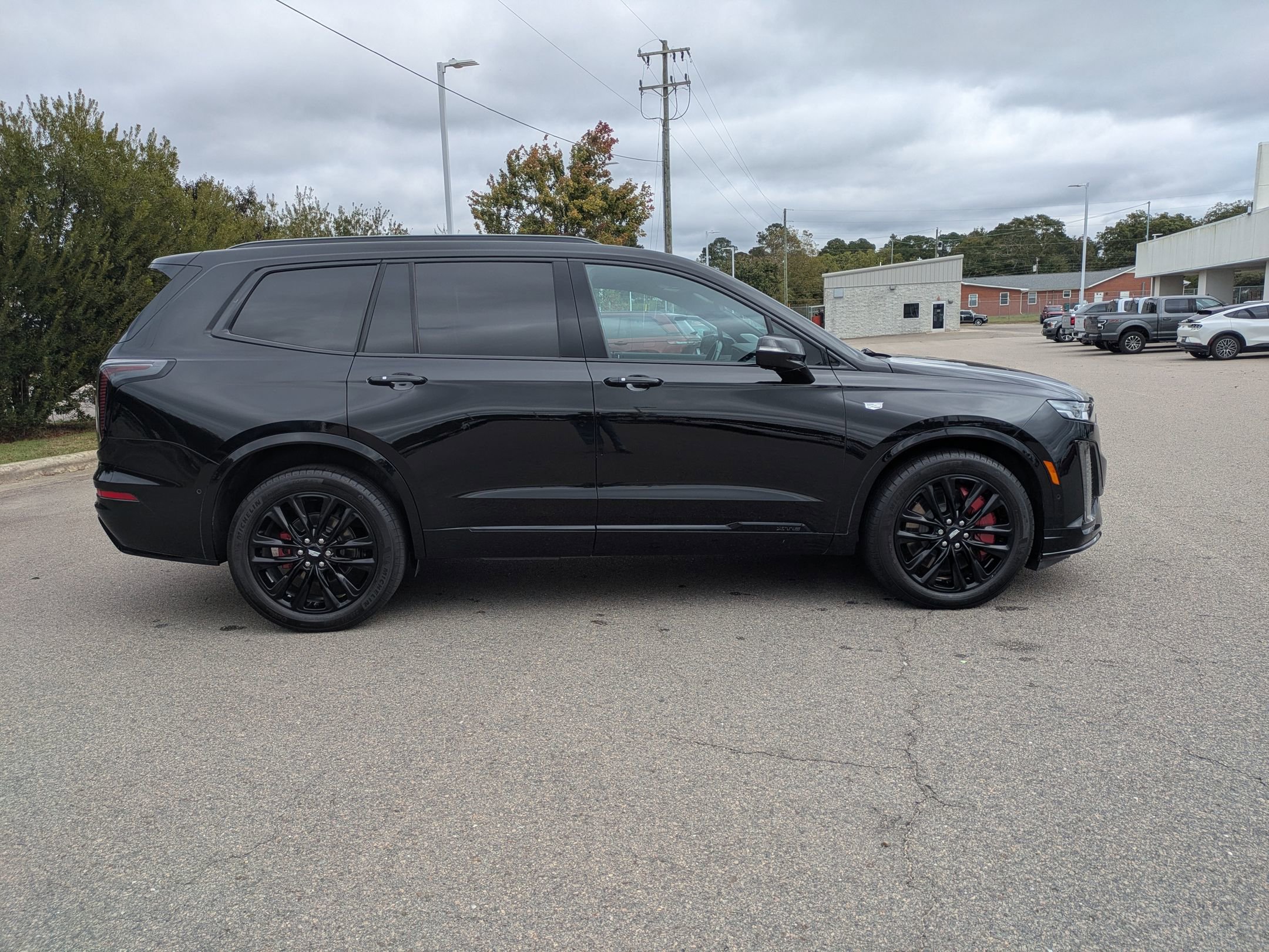 Used 2024 Cadillac XT6 Sport w/ LPO, Onyx Lite Package image 3