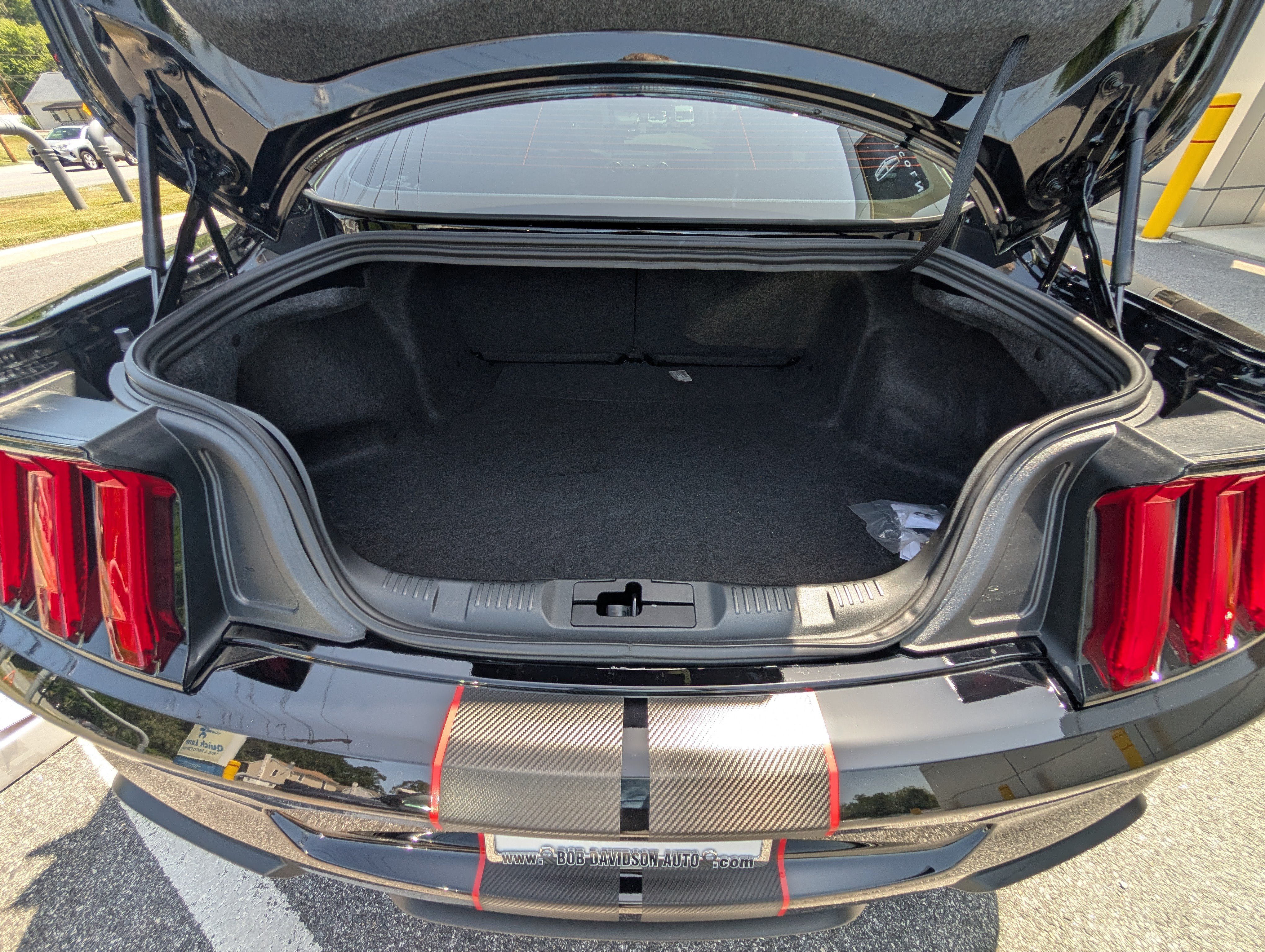 Certified 2022 Ford Mustang Shelby GT500 w/ Handling Package RWD image 14
