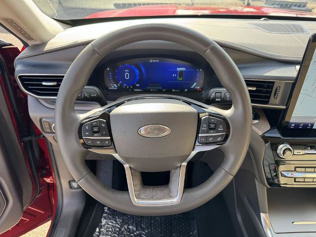 Certified 2023 Ford Explorer Platinum w/ Technology Package AWD/4WD image 21