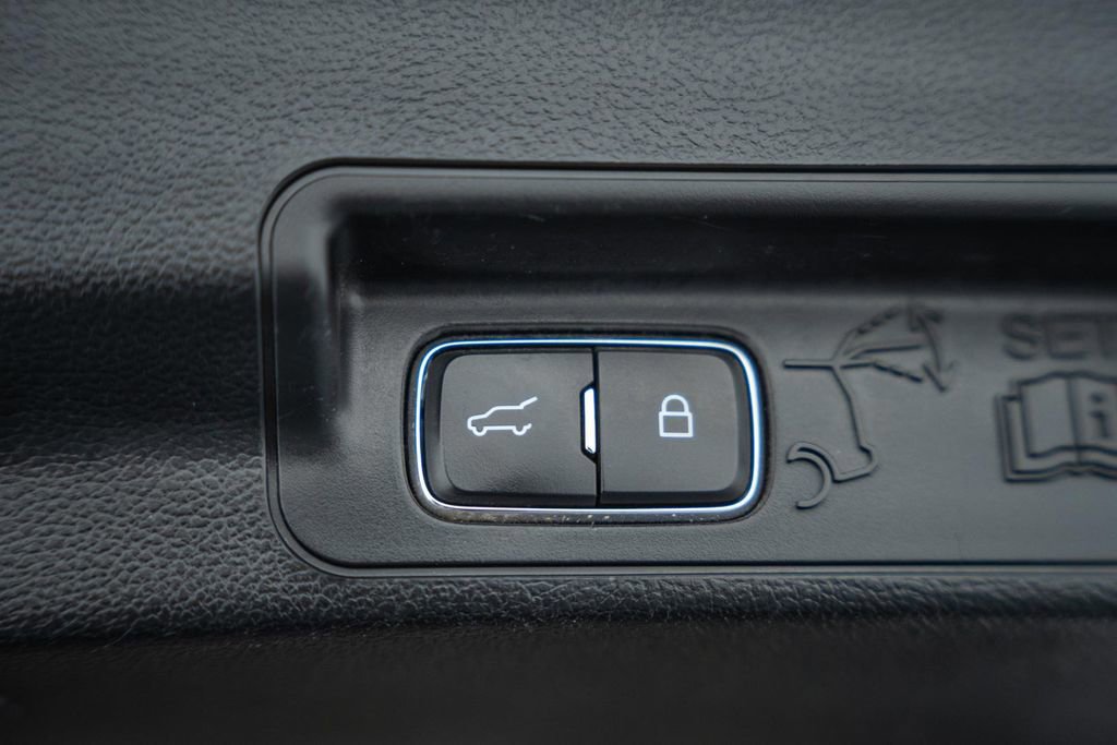 Certified 2021 Ford Explorer XLT w/ Equipment Group 202A image 13