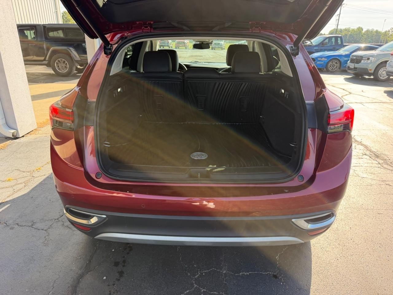 Used 2023 Buick Envision Essence FWD image 5