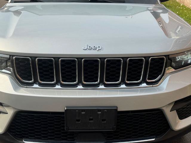 Used 2023 Jeep Grand Cherokee Laredo w/ Luxury Tech Group I AWD/4WD image 22