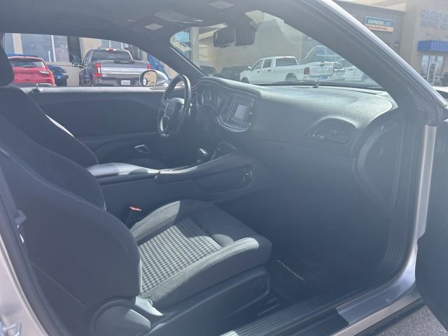 Used 2017 Dodge Challenger R/T image 16