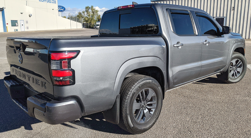 Used 2025 Nissan Frontier SV RWD image 3