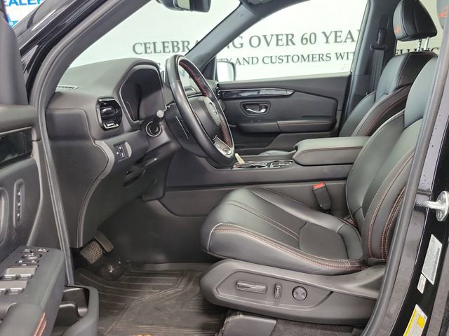 Used 2025 Honda Pilot TrailSport image 8