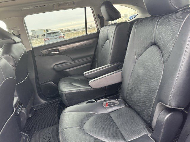 Used 2021 Toyota Highlander Platinum image 28