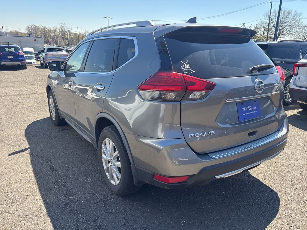 Used 2017 Nissan Rogue SV w/ SV Premium Package image 4