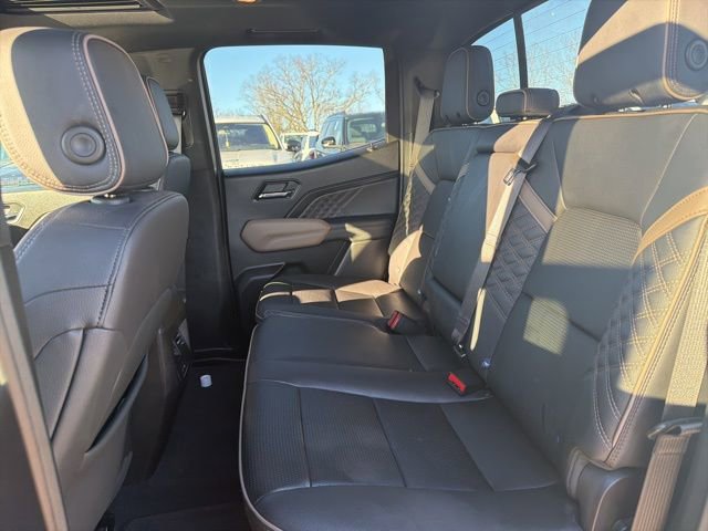 Used 2025 GMC Canyon Denali image 15