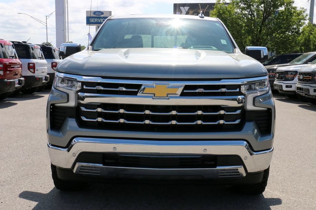 Used 2025 Chevrolet Silverado 1500 LTZ w/ LTZ Premium Package AWD/4WD image 3