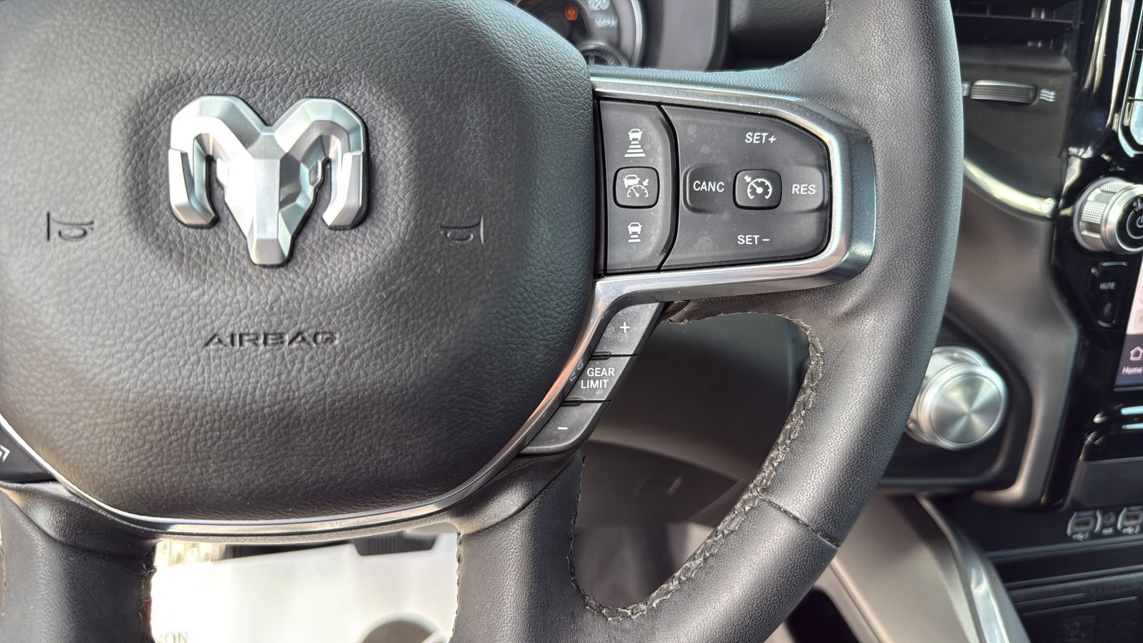 Used 2025 RAM 1500 Laramie AWD/4WD image 16