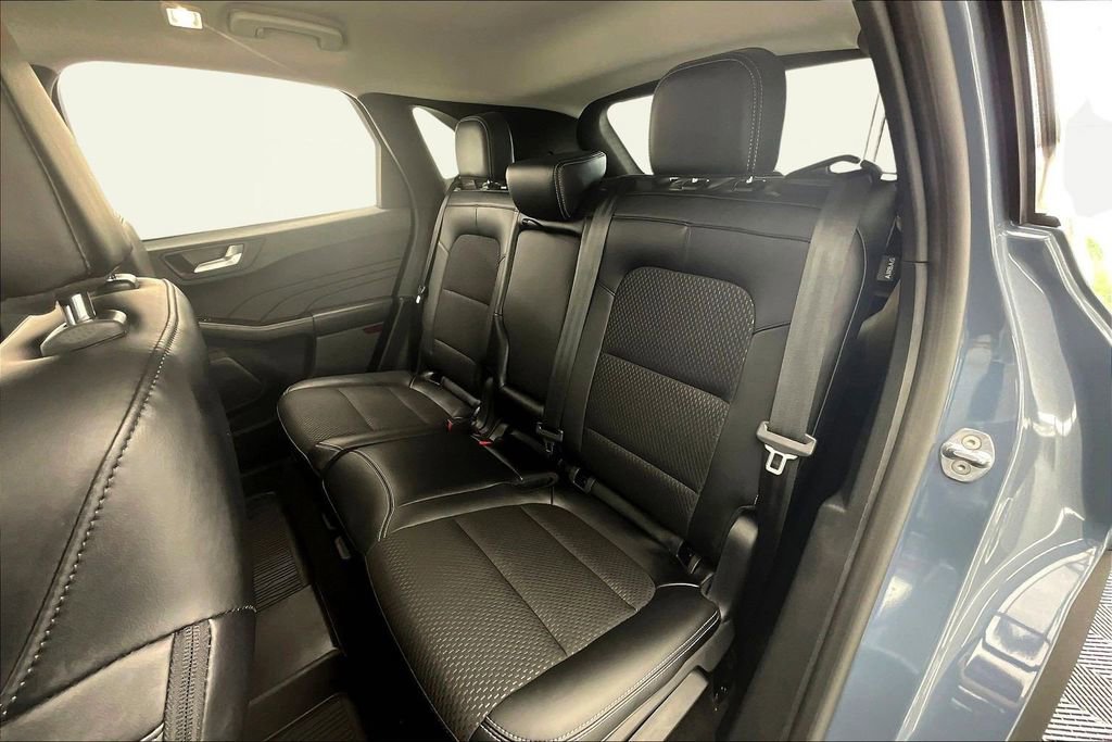 Certified 2025 Ford Escape SE image 26