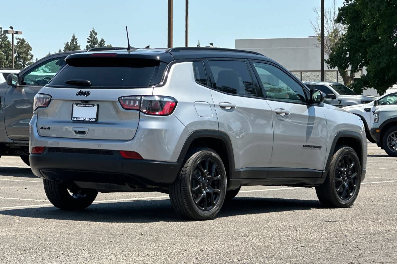 Used 2023 Jeep Compass Latitude w/ Convenience Group AWD/4WD video 2