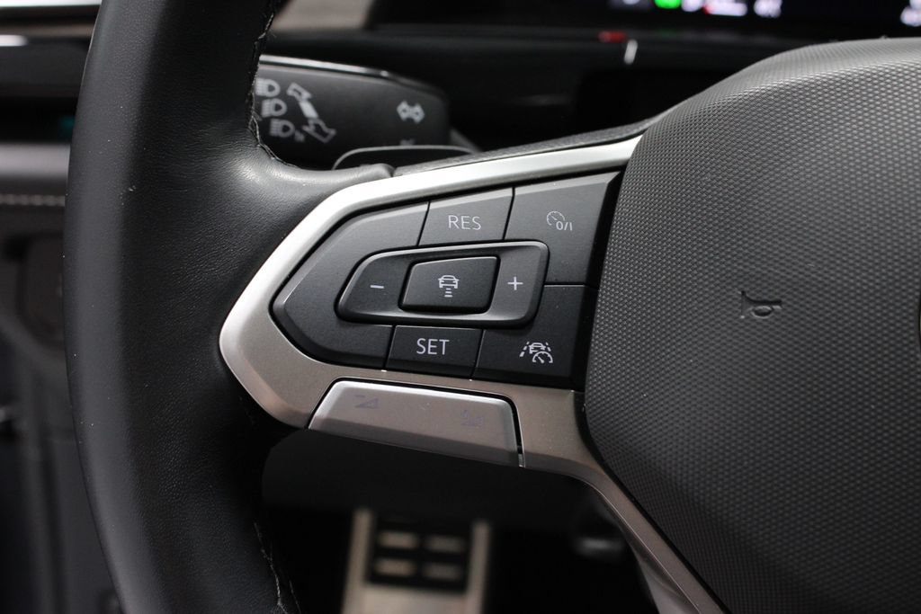 Used 2024 Volkswagen Atlas SEL Premium R-Line AWD/4WD image 30