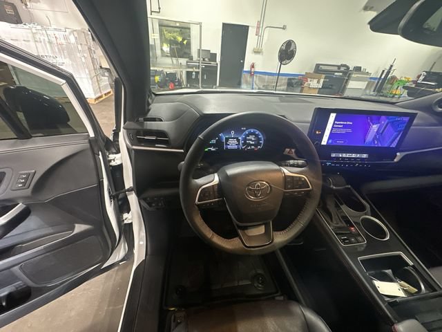 Used 2025 Toyota Sienna XSE w/ XSE Premium Package AWD/4WD image 15