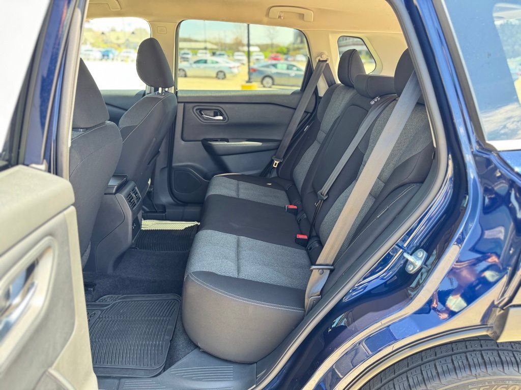 Used 2025 Nissan Rogue SV AWD/4WD image 33