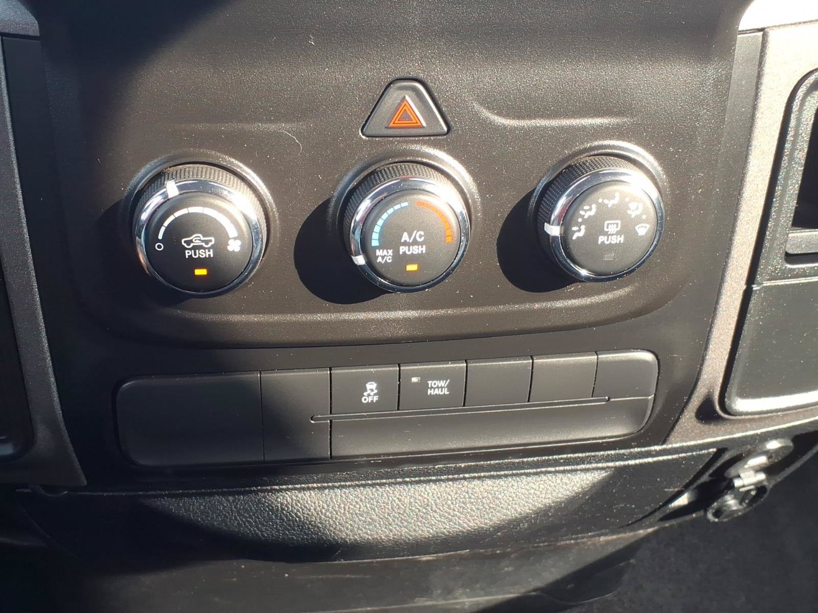 Used 2018 RAM 1500 Express AWD/4WD image 16
