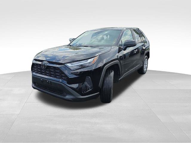 Used 2024 Toyota RAV4 LE AWD/4WD image 4